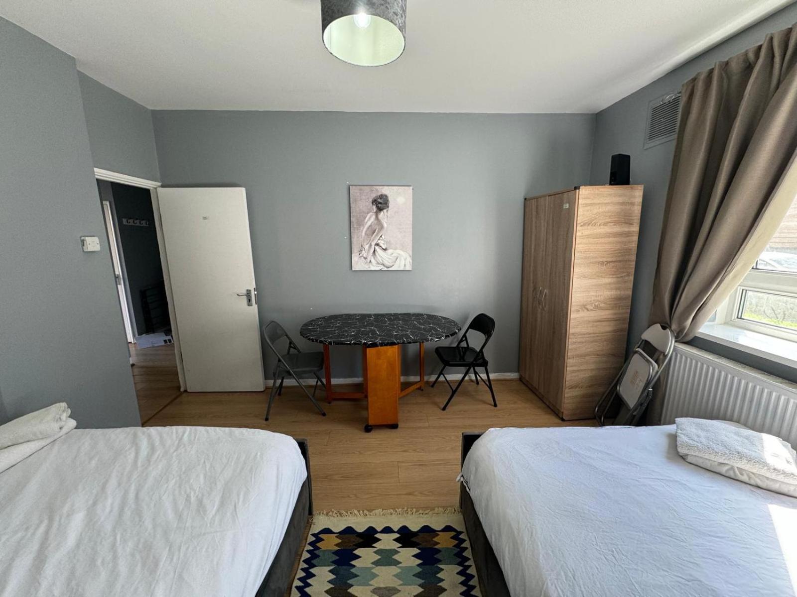 1 Bedroom Beautiful Flat In Whitechapel, *
